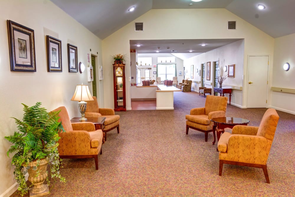 Armchairs in the welcoming lobby of Callahan Court Memory Care in Roseburg, Oregon
