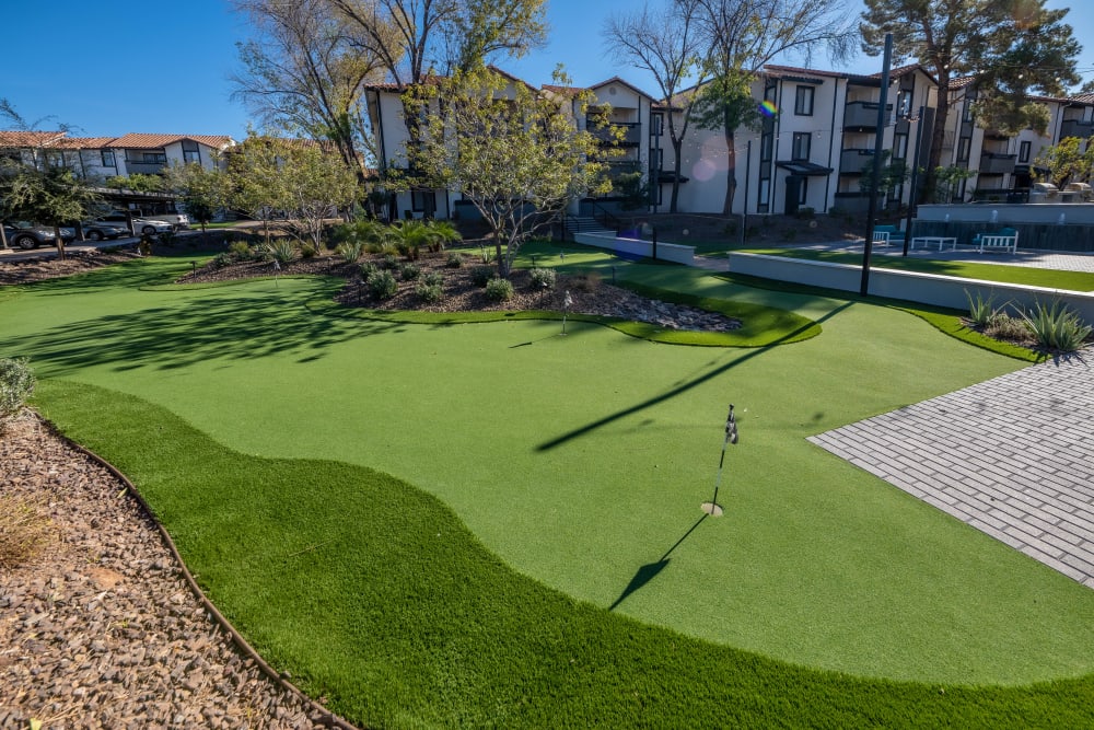 Putting green at Asteria Apartments in Tempe, AZ