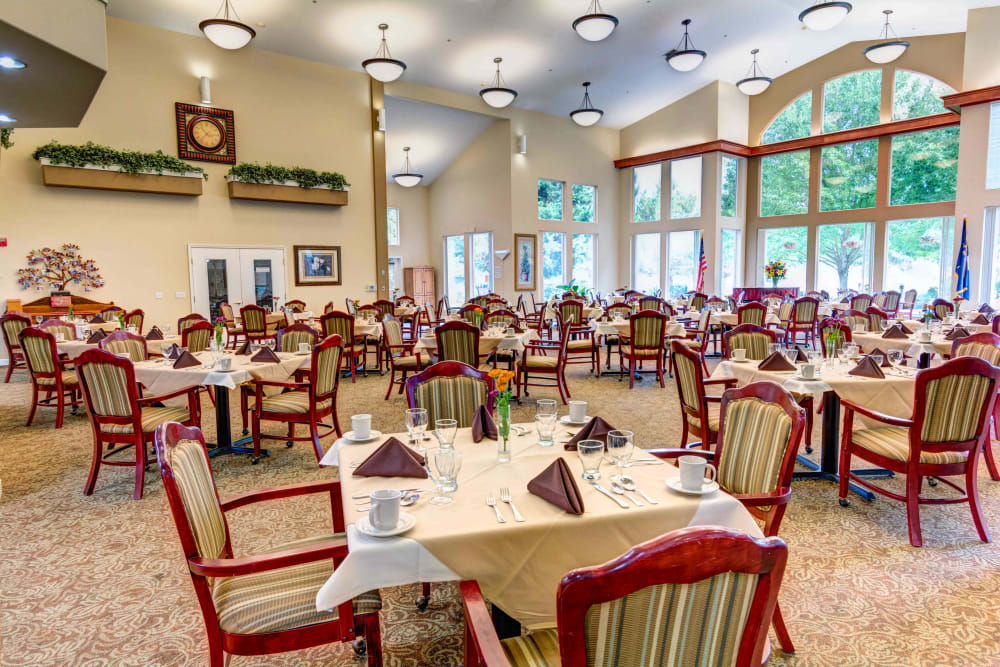 Expansive dining room at Lone Oak Assisted Living in Eugene, Oregon