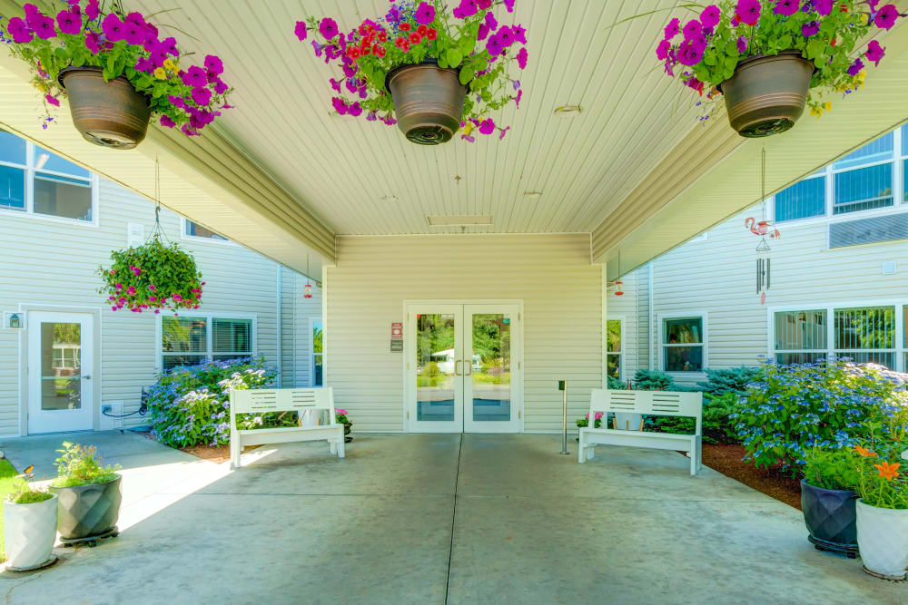 Porte cochere at the front entrance to The Suites Assisted Living and Memory Care in Grants Pass, Oregon