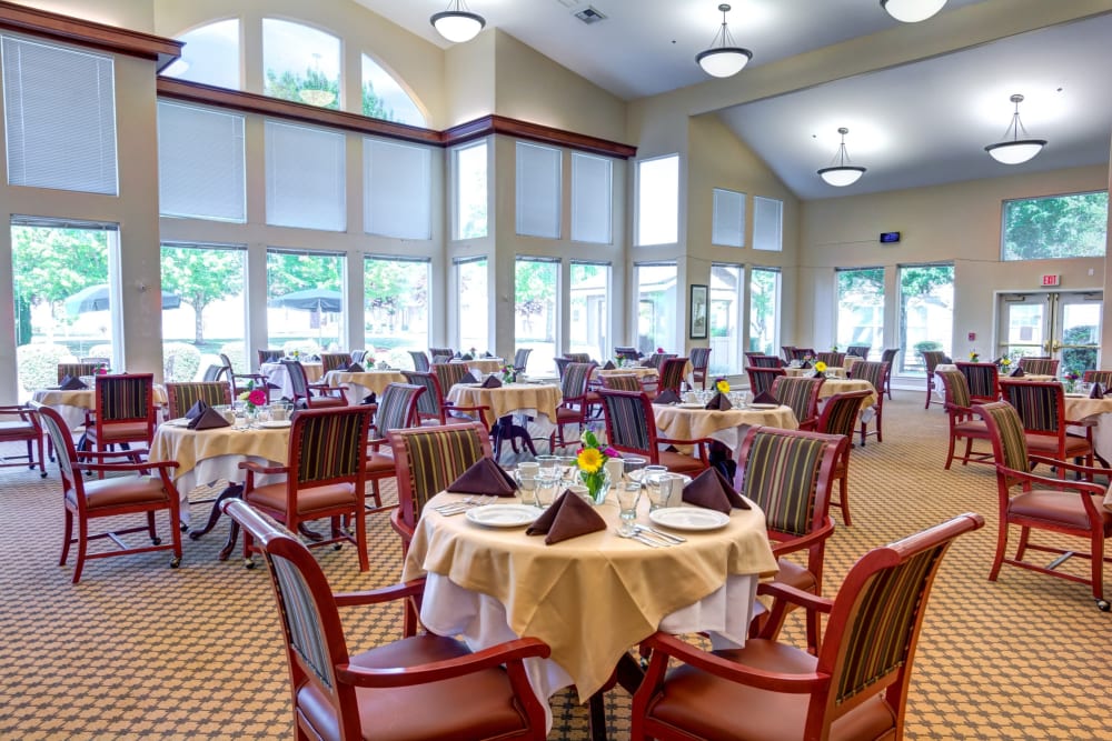 Community dining room with cathedral ceilings and tons of natural light at Vineyard Heights Assisted Living in McMinnville, Oregon