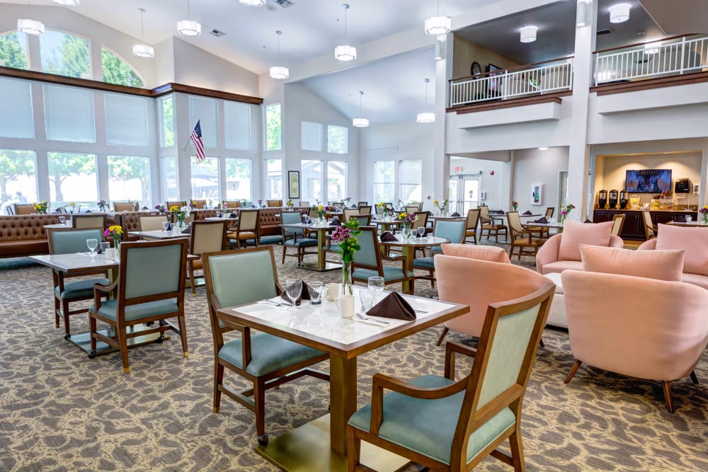 Expansive community dining room at Vineyard Heights Assisted Living in McMinnville, Oregon