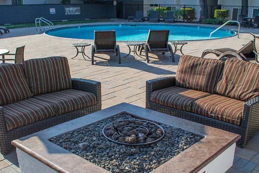 Outdoor fir pit lounge at The Meridian Apartment Homes in Walnut Creek, California