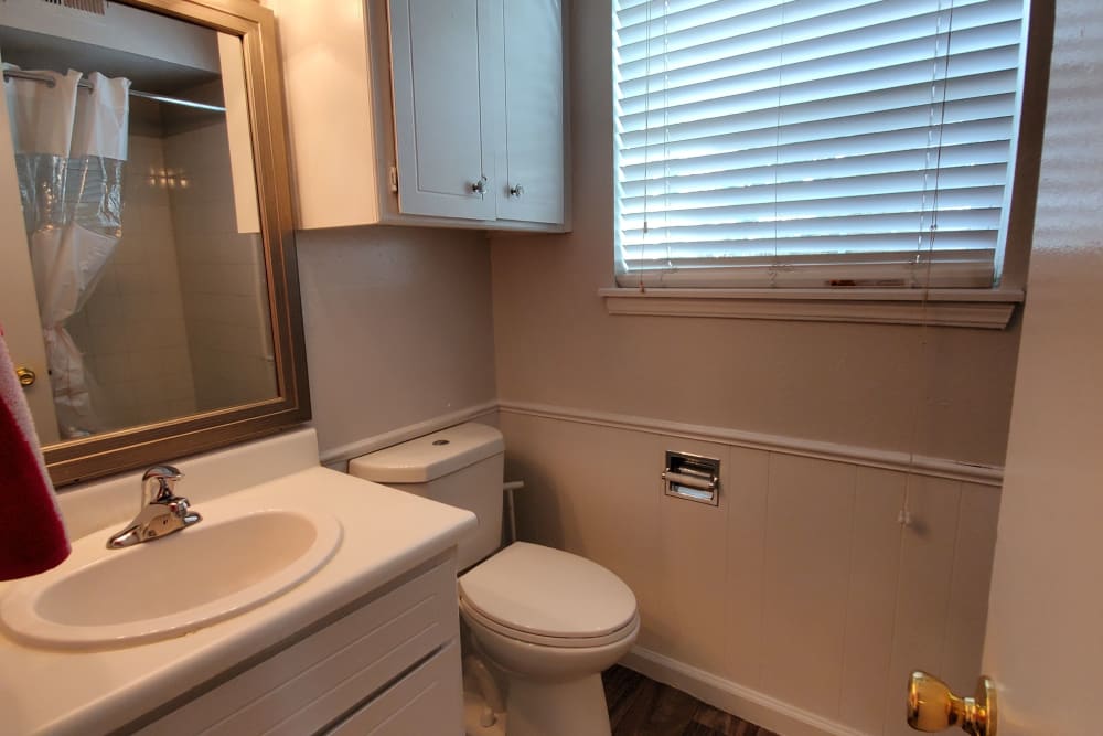 secondary apartment bathroom at Pickwick Place in Oklahoma City, Oklahoma