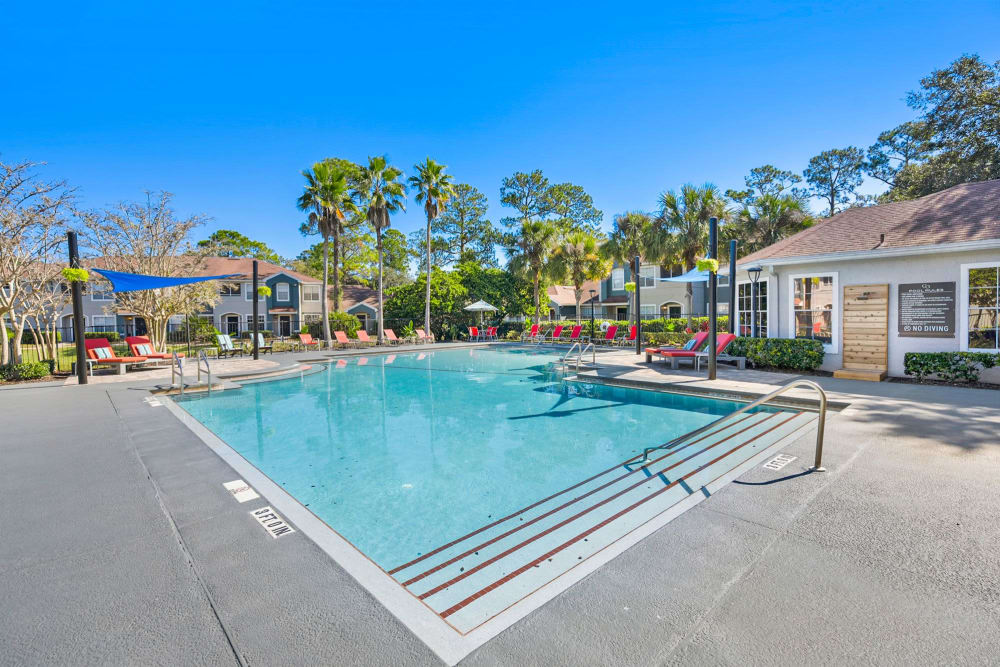 Large swimming pool at Country Club Lakes in Jacksonville, Florida