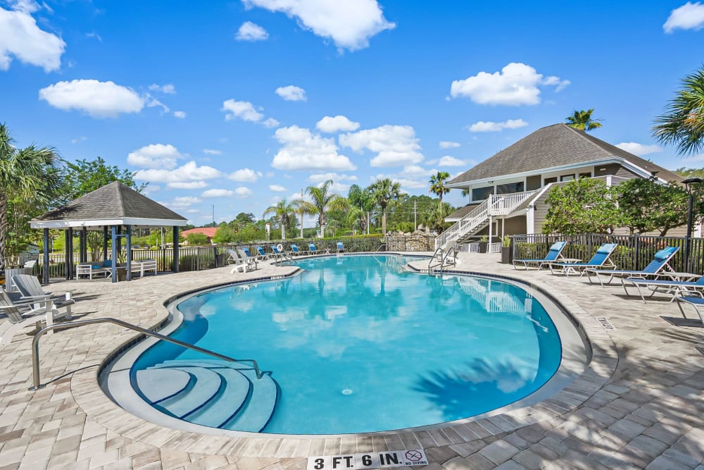Swimming pool with luxurious features at The Club at Town Center in Jacksonville, Florida