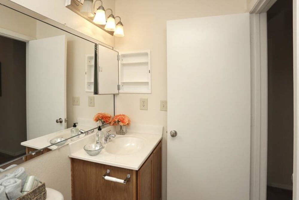Apartment bathroom with a big mirror at Acasă River Crest in Columbia, South Carolina