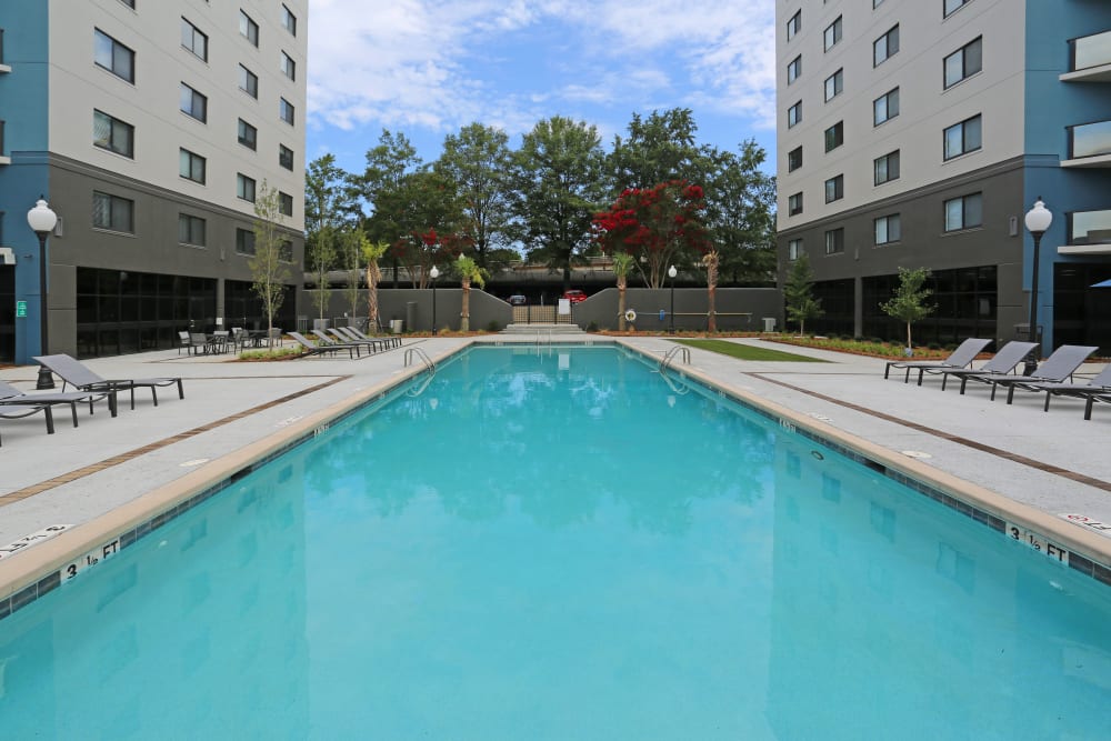Pool outside at Acasă Vista Towers in Columbia, South Carolina