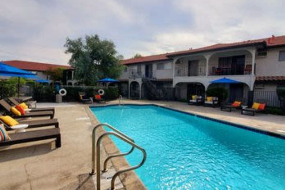 Swimming pool Villa Tramonti in San Gabriel, California