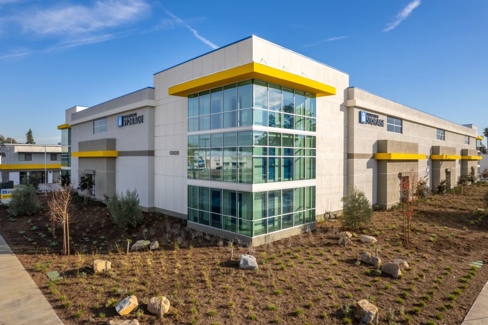 image of front of Golden State Storage Santa Fe Springs location facility