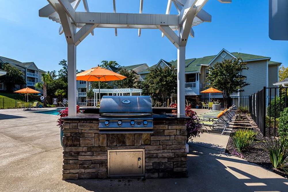 Outdoor bbq place at Acasă Willowbrook Apartments in Simpsonville, South Carolina