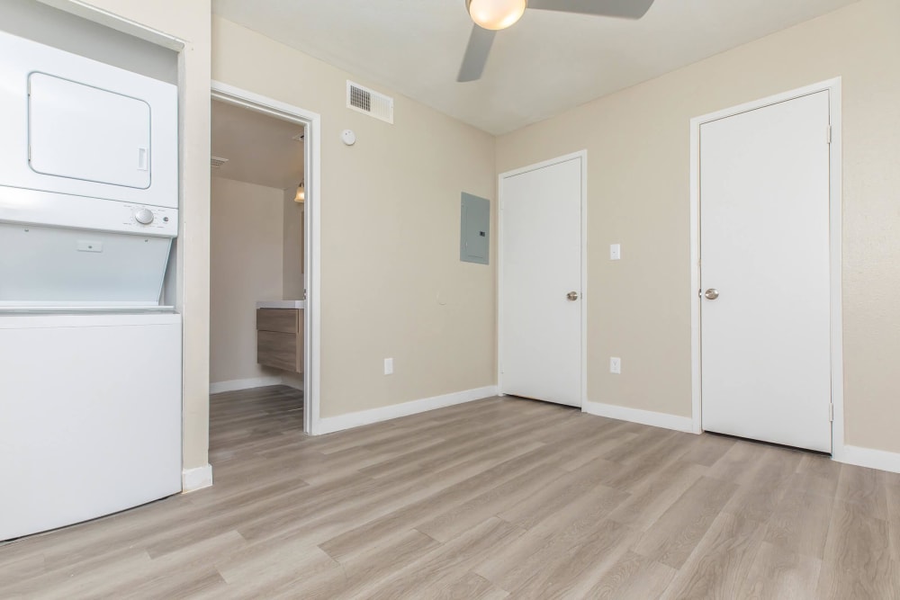 Wood-style flooring and ceiling fan in an apartment at Tides on 51st in Phoenix, Arizona