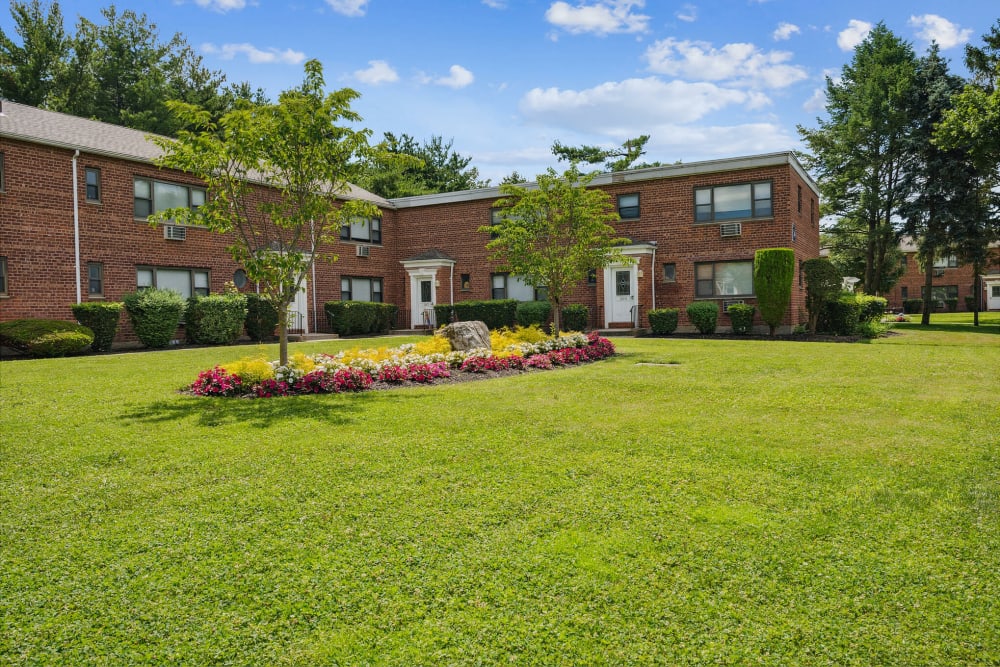A wide park area at Eagle Rock Apartments at Hicksville/Jericho in Hicksville, New York