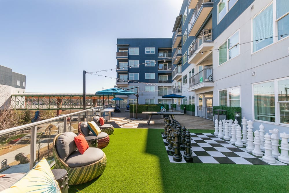 Life-size chess and outdoor lounge area at EDGE on the Beltline | Apartments in Atlanta, Georgia