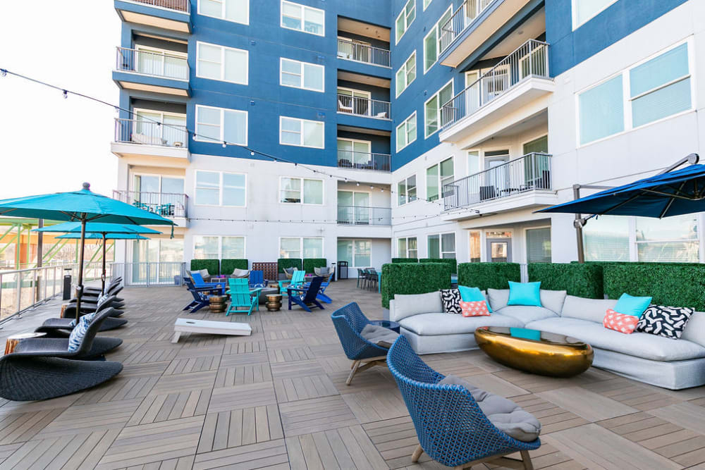 Outdoor lounge at EDGE on the Beltline | Apartments in Atlanta, Georgia