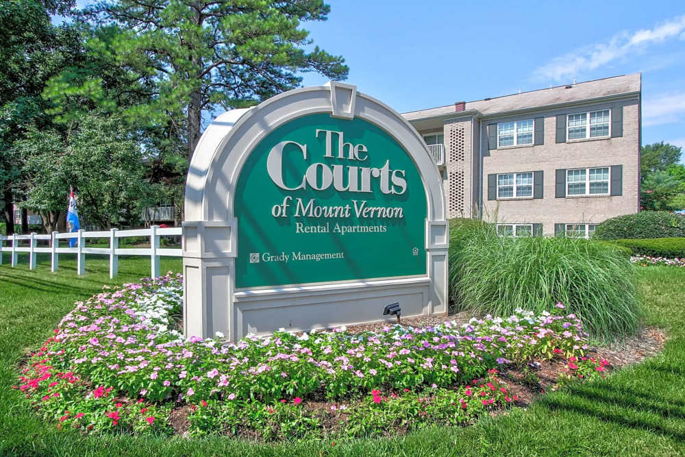 Front entrance sign at Courts of Mt Vernon in Alexandria, Virginia