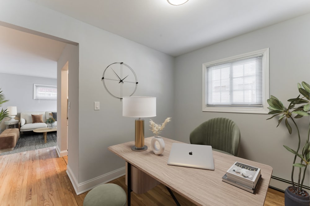 Mini office at Eagle Rock Apartments at Mineola in Mineola, New York