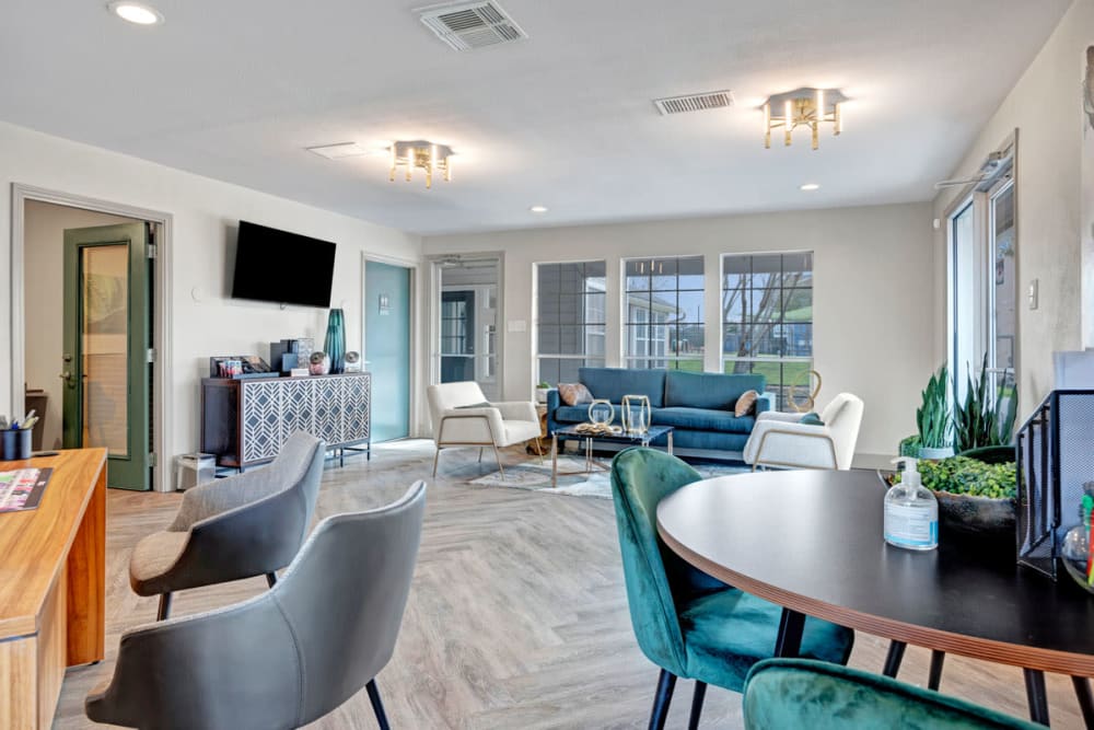 Mingle and relax at the resident's common area at Spice Creek in San Antonio, Texas