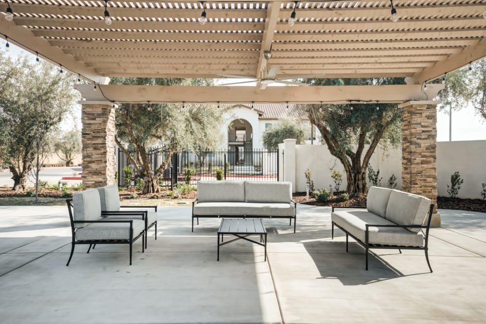 Outdoor lounge area at Tuscany Villas in Visalia, California
