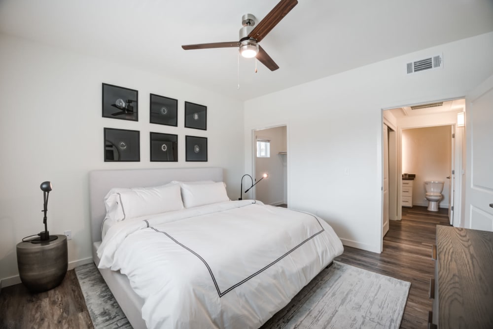 Modern bedroom at Tuscany Villas in Visalia, California