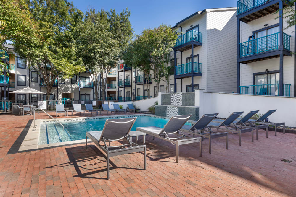 Beautiful Apartments with a Swimming Pool at Link at Plano
