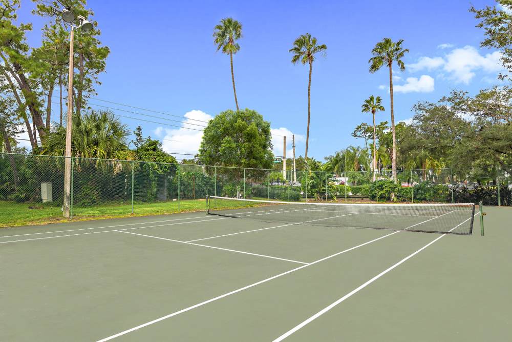 Tennis courts at Fourteen01 Apartments in Orlando, Florida