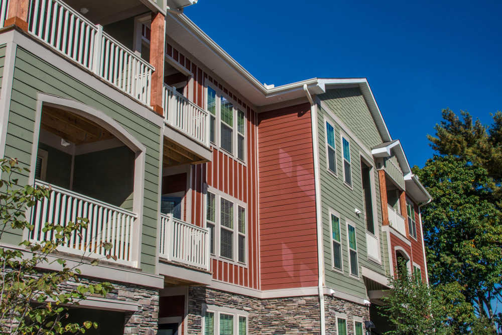 Rent one of our luxurious apartments at Retreat at Hunt Hill in Asheville, North Carolina