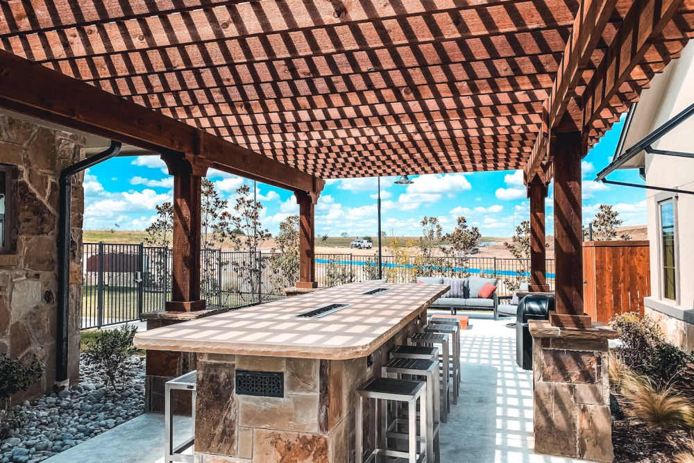 Outdoor covered dining table at The Trails at Summer Creek in Fort Worth, Texas