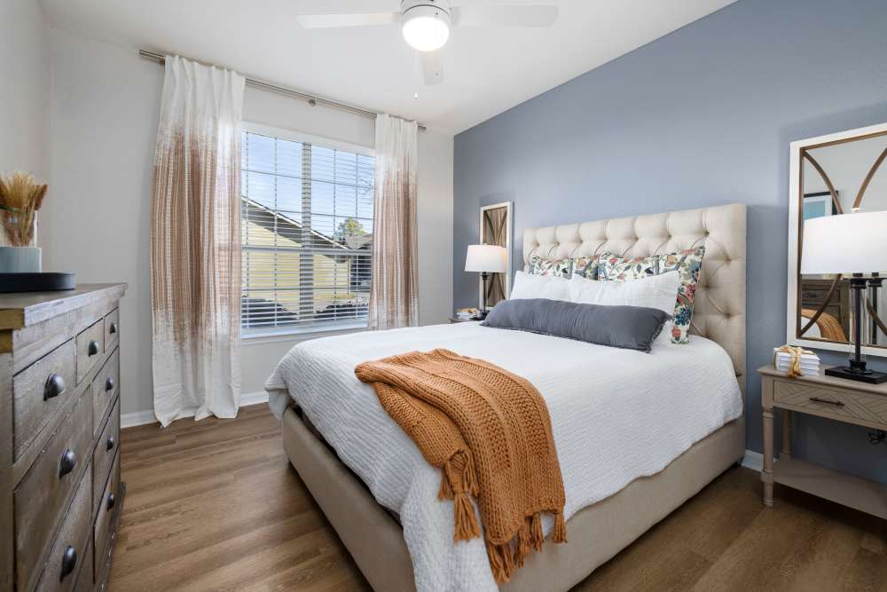 A furnished bedroom with a ceiling fan at Arbors at Cahaba River in Birmingham, Alabama