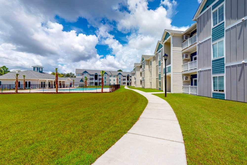 Pathway leading to the swimming pool at Coastal Club Apartments in Brunswick, Georgia