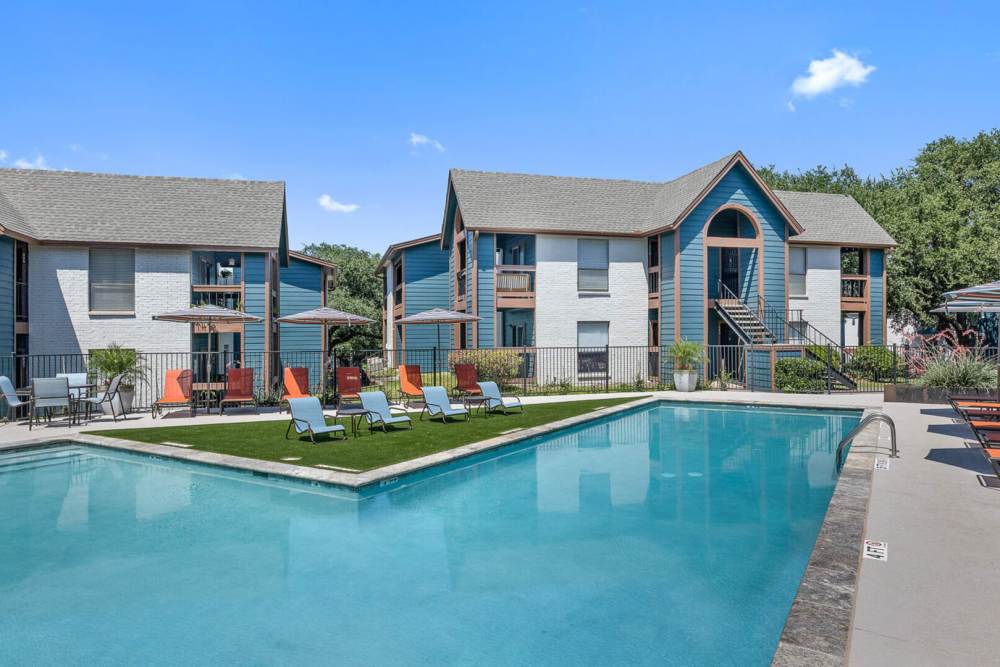 Resort style swimming pool surrounded by buildings at Hill At Woodway in San Antonio, Texas