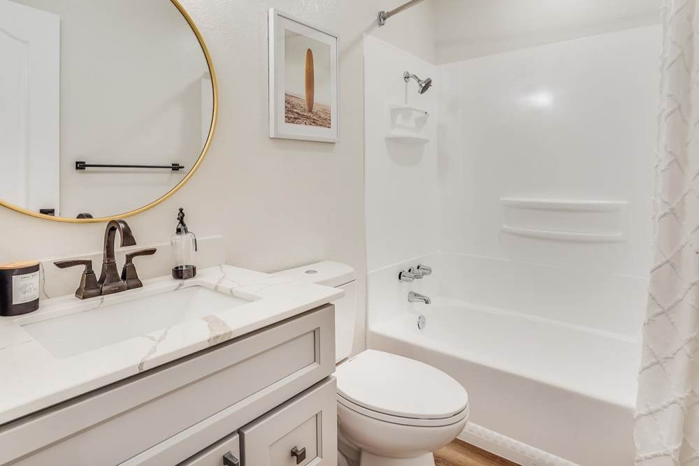 Apartment bathroom with tub/shower at Trails at 2112 in Modesto, California