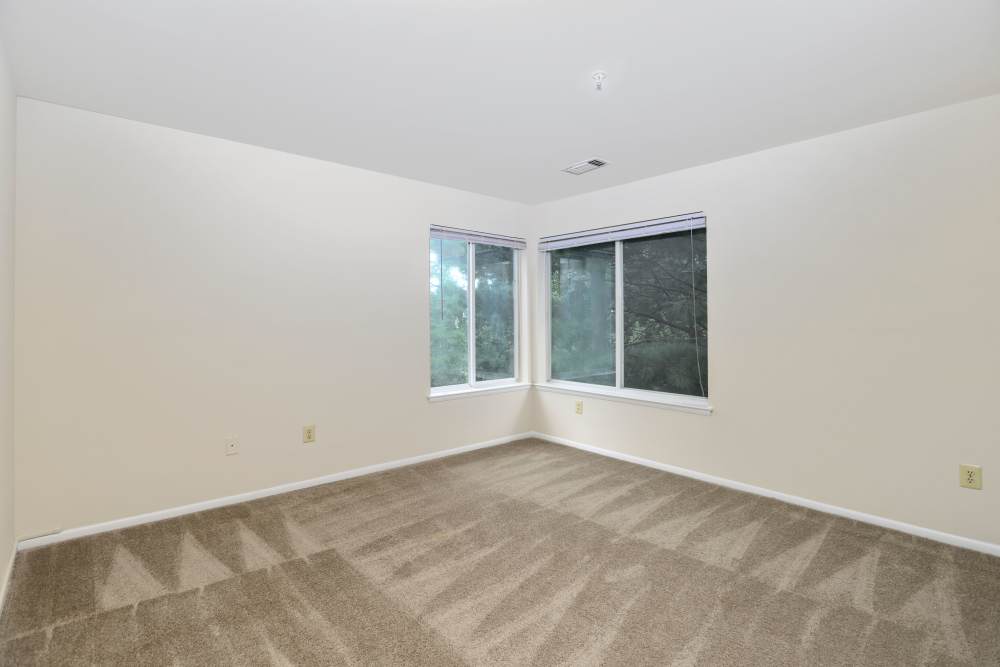 Master bedroom with soft carpets at WOODS OF MARLTON in Upper Marlboro, Maryland