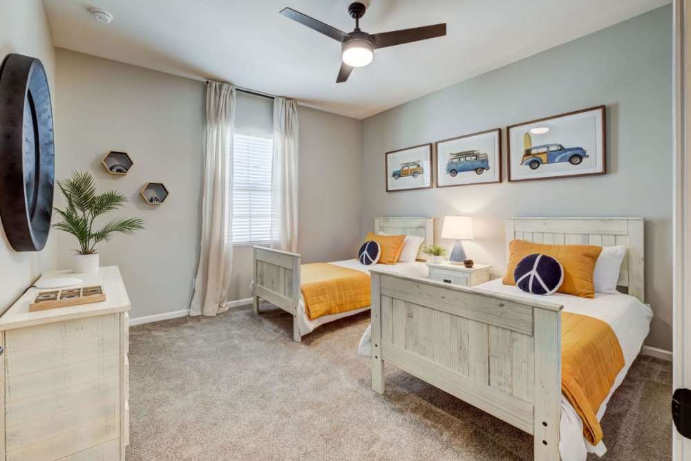 Children's bedroom with 2 twin beds at BB Living at The Oaks in Meridian, Idaho