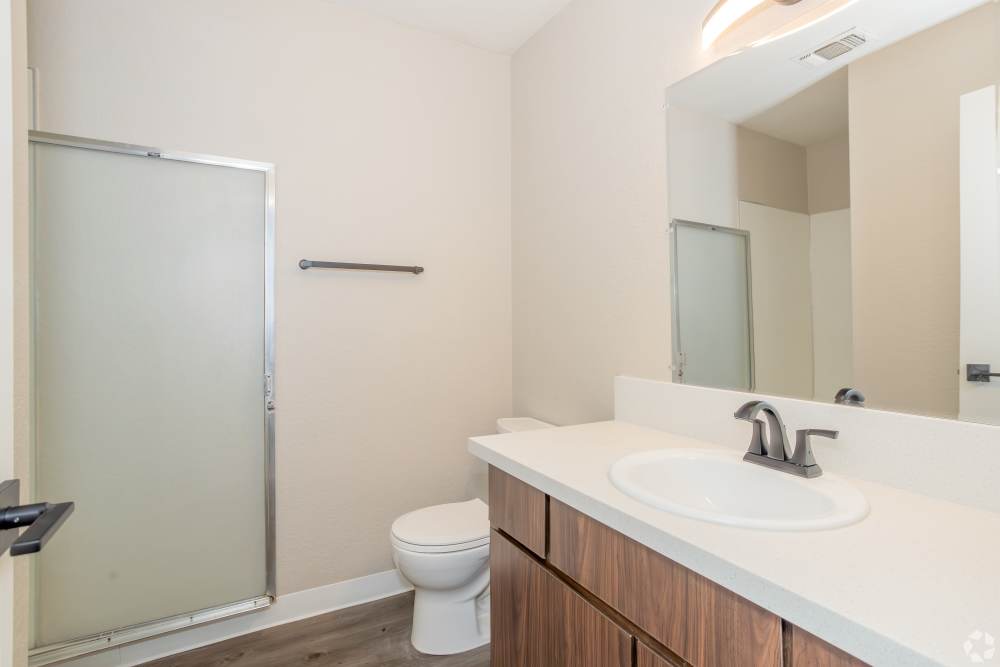 Clean Bathroom at El Macero Apartments in Davis, California