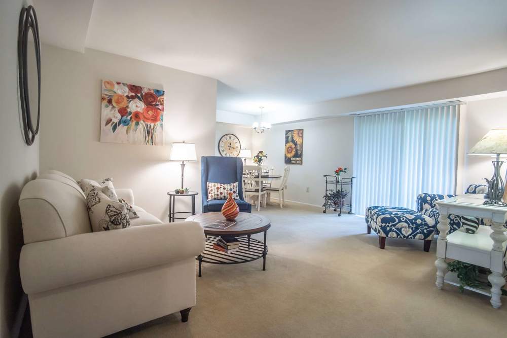 Living room with white walls at Hunt Club Apartments in Cockeysville, Maryland