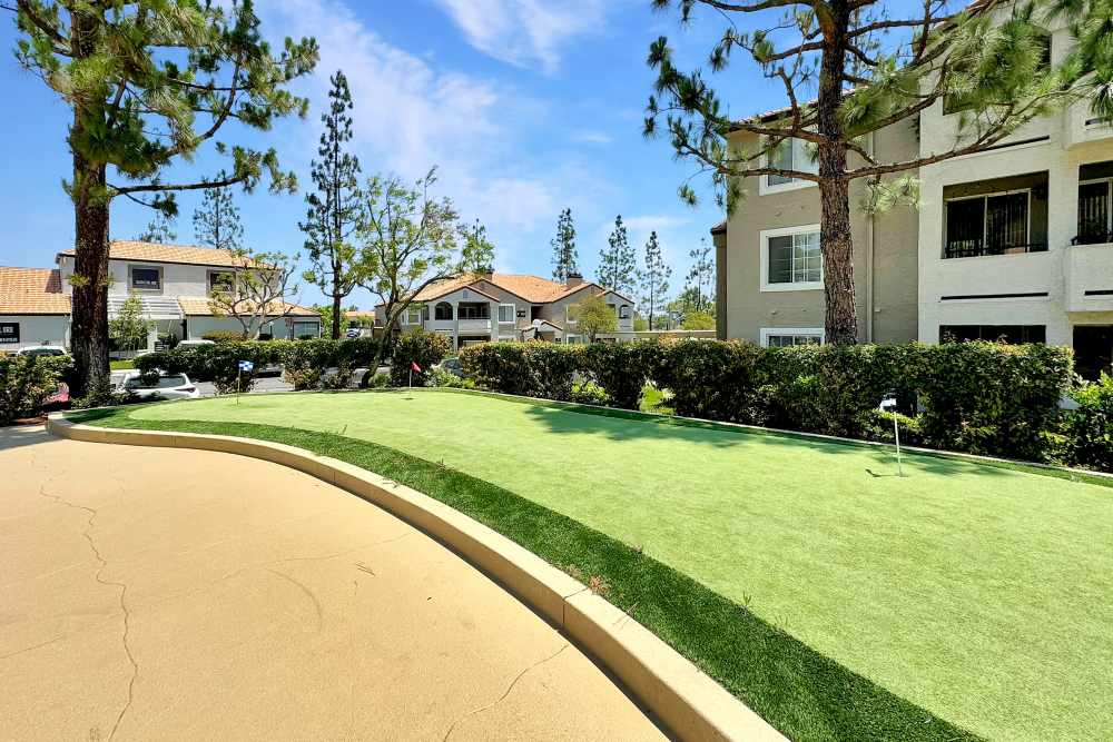 A putting green area at Sierra Del Oro Apartments in Corona, California