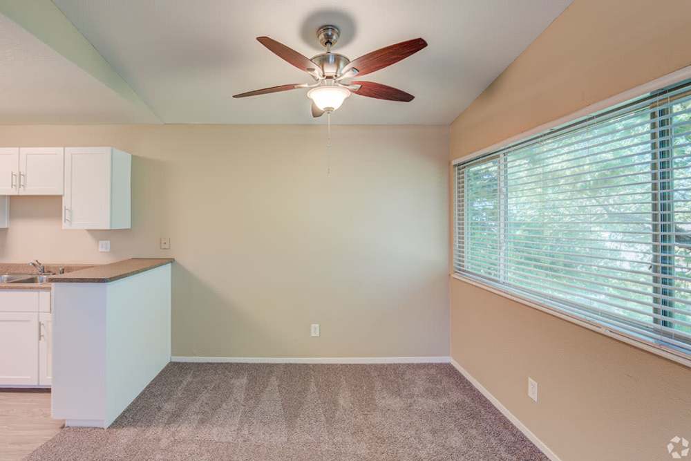dining area at Canyon Manor in American Canyon, California