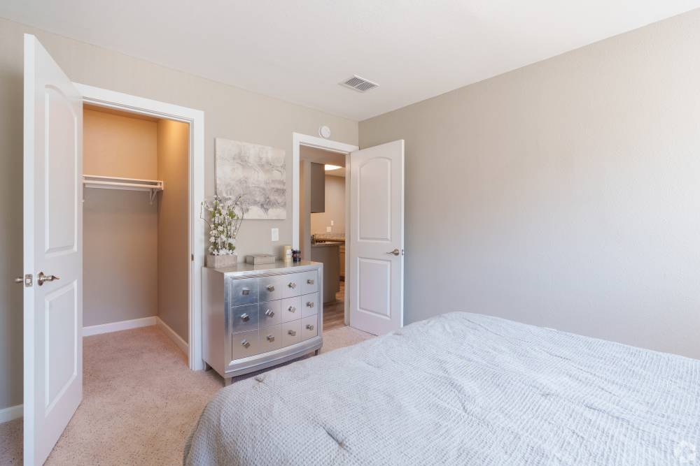 White-walled bedrooms at Creekside Gardens in Vacaville, California