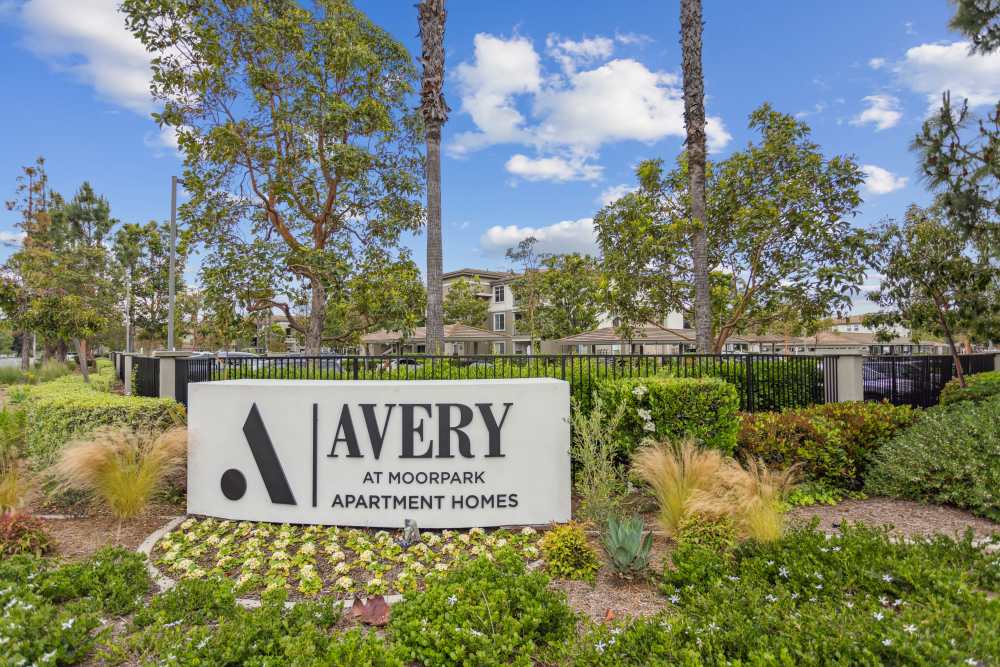 Community monument sign welcoming residents and guests to their new homes at Avery at Moorpark in Moorpark, California