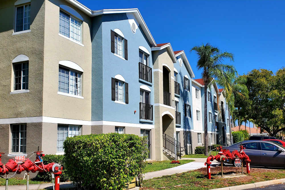 Exterior of an apartment building at Bernwood Trace in Fort Myers, Florida