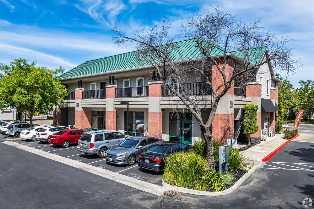 exterior at Oakshade Commons in Davis, California