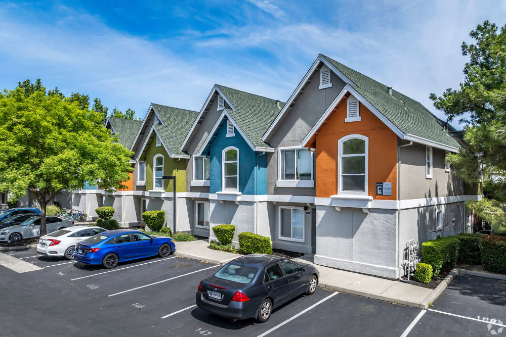 Exterior at Oakshade Commons in Davis, California