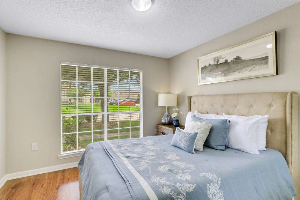 sample bedroom to Carriage Inn Katy in Katy, Texas