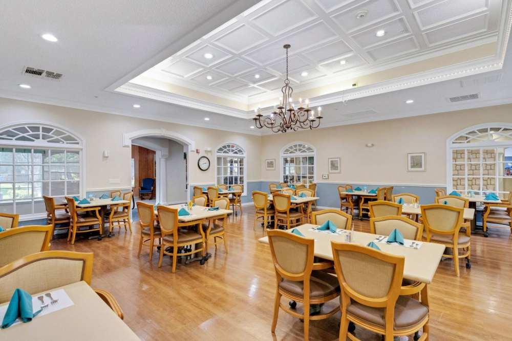 Guest dining area to Carriage Inn Katy in Katy, Texas