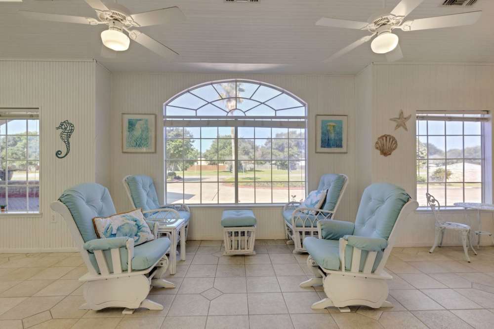clean living room area  to Carriage Inn Lake Jackson in Lake Jackson, Texas