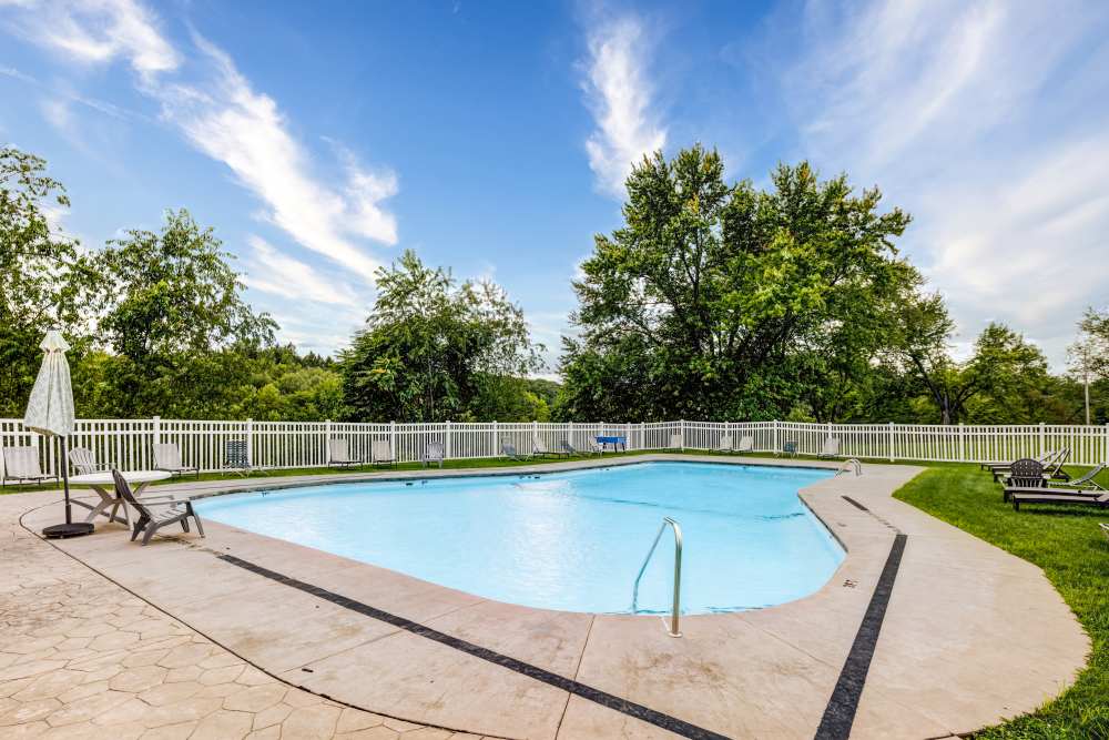 Swimming pool at Presidential Arms Apartment Homes in Allison Park, Pennsylvania