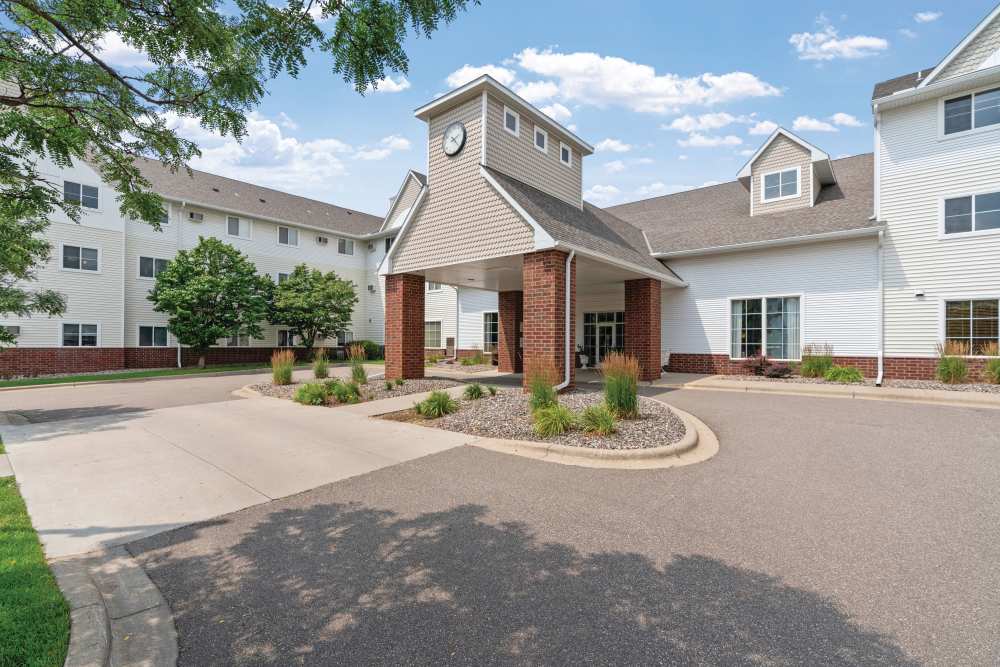 Main entrance and looping driveway leading to Amira Choice Champlin in Champlin, Minnesota