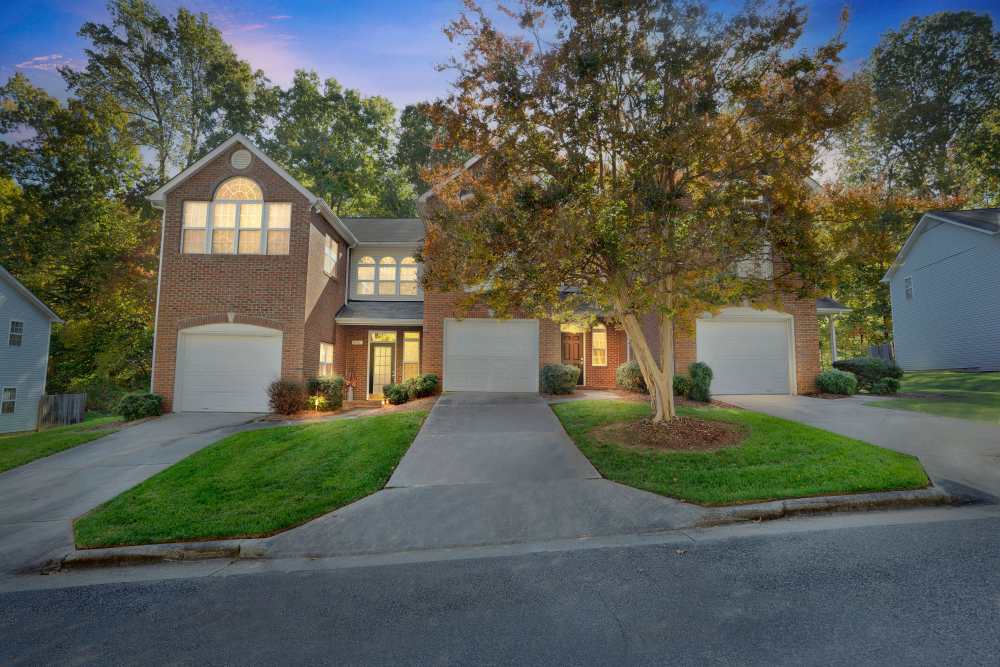 Convenient dinning and shopping options at Crystal Lake Townhomes in Greensboro, North Carolina