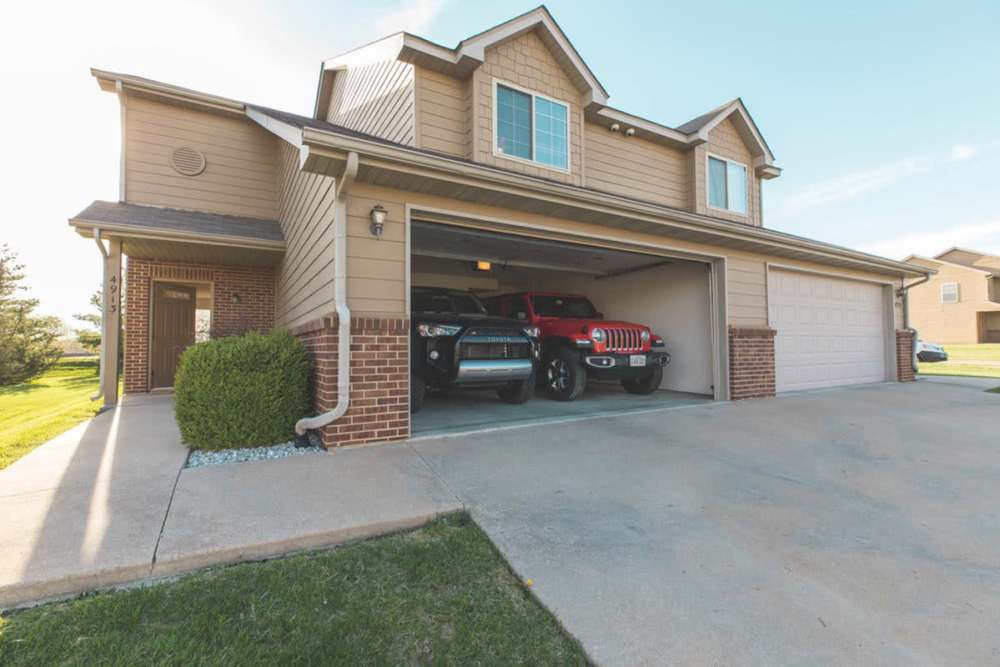 Exterior view at Cross Creek Villas in Columbia, Missouri, 